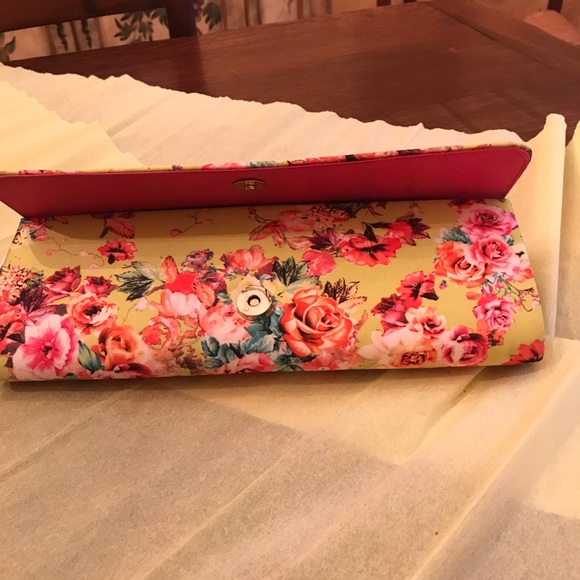 Handbag NWT - Picture 3 of 4